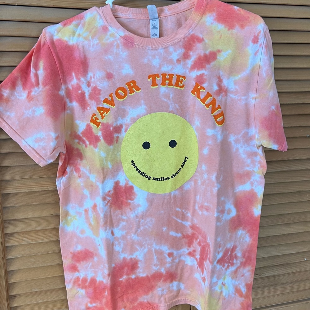 Favor the Kind smiley tee